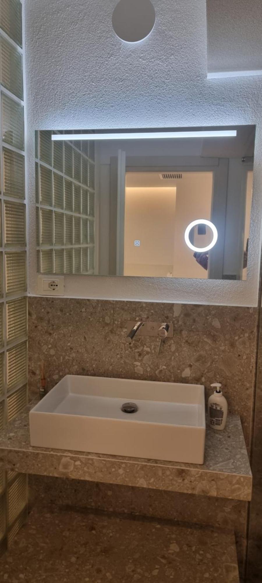 Privat overnatting Lekas Himare